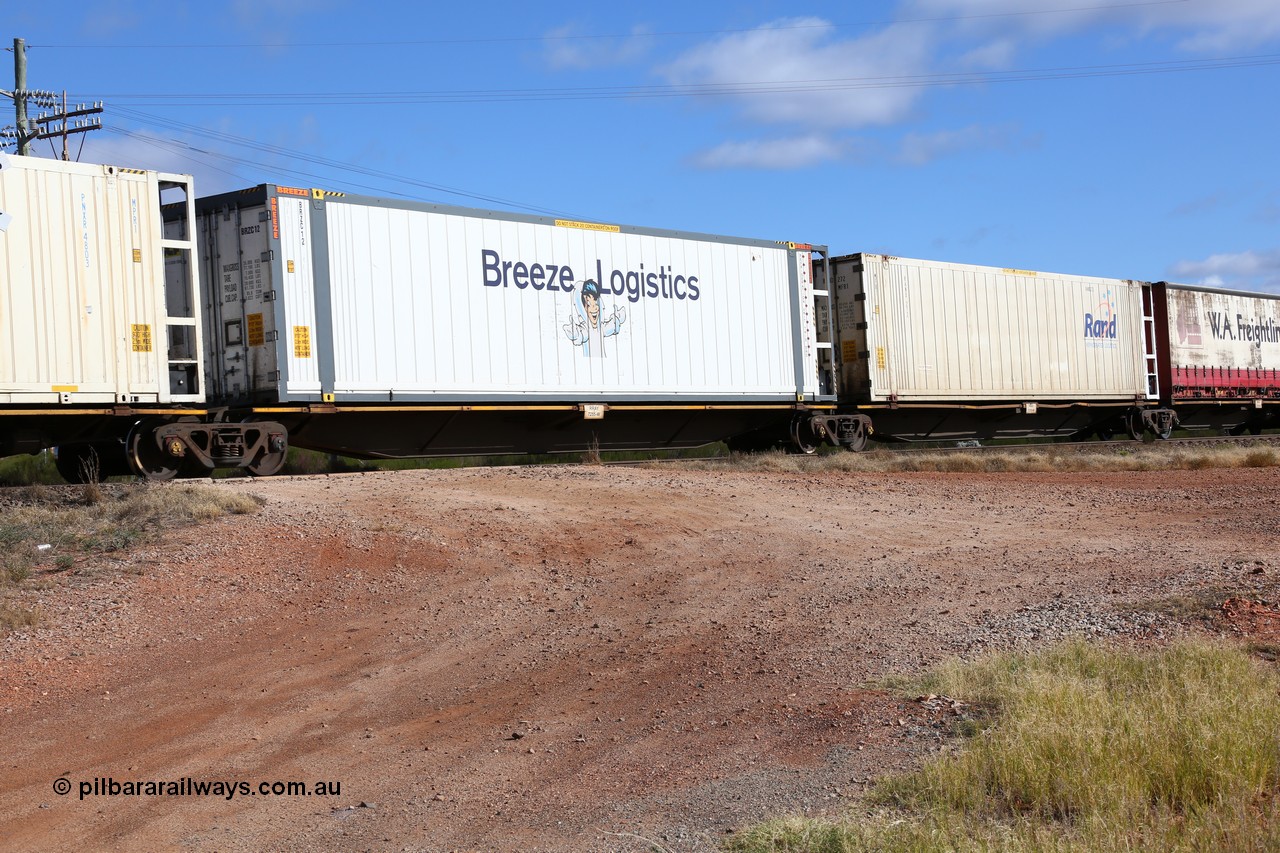 160522 2416
Parkeston, 7MP7 priority service train, RRAY 7255 platform 3 of 5-pack articulated skeletal waggon set, part of one hundred built by ABB Engineering NSW 1996-2000, 48' deck with Breeze Logistics 46' 6