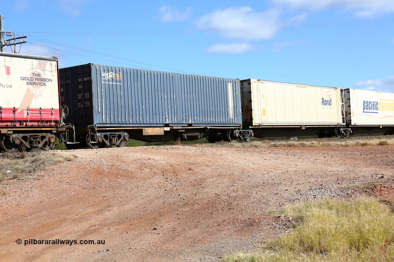 160522 2429
Parkeston, 7MP7 priority service train, platform 1 of 5-pack RRGY 7129 5 pack articulated skel waggon set, originally built as RRBY by AN Rail at Islington Workshops SA 1996-97, 40' deck with a sea2rail 4EG1 type 40' box SCFU 408114[7].
Keywords: RRGY-type;RRGY7129;AN-Islington-WS;RRBY-type;
