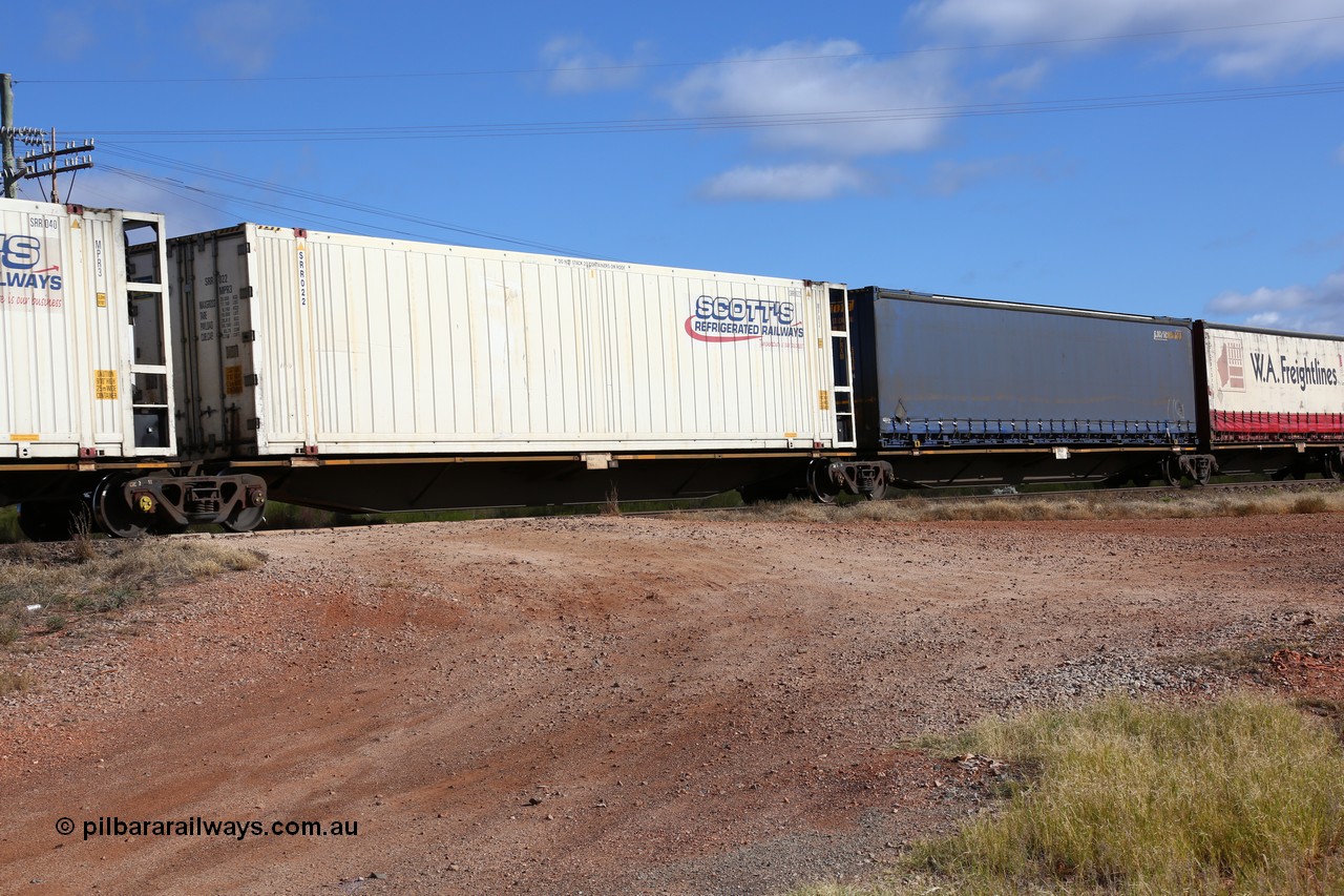160522 2432
Parkeston, 7MP7 priority service train, RRAY 7166 platform 3 of 5-pack articulated skel waggon set, 1 of 100 built by ABB Engineering NSW 1996-2000, 48' deck with 46' 6