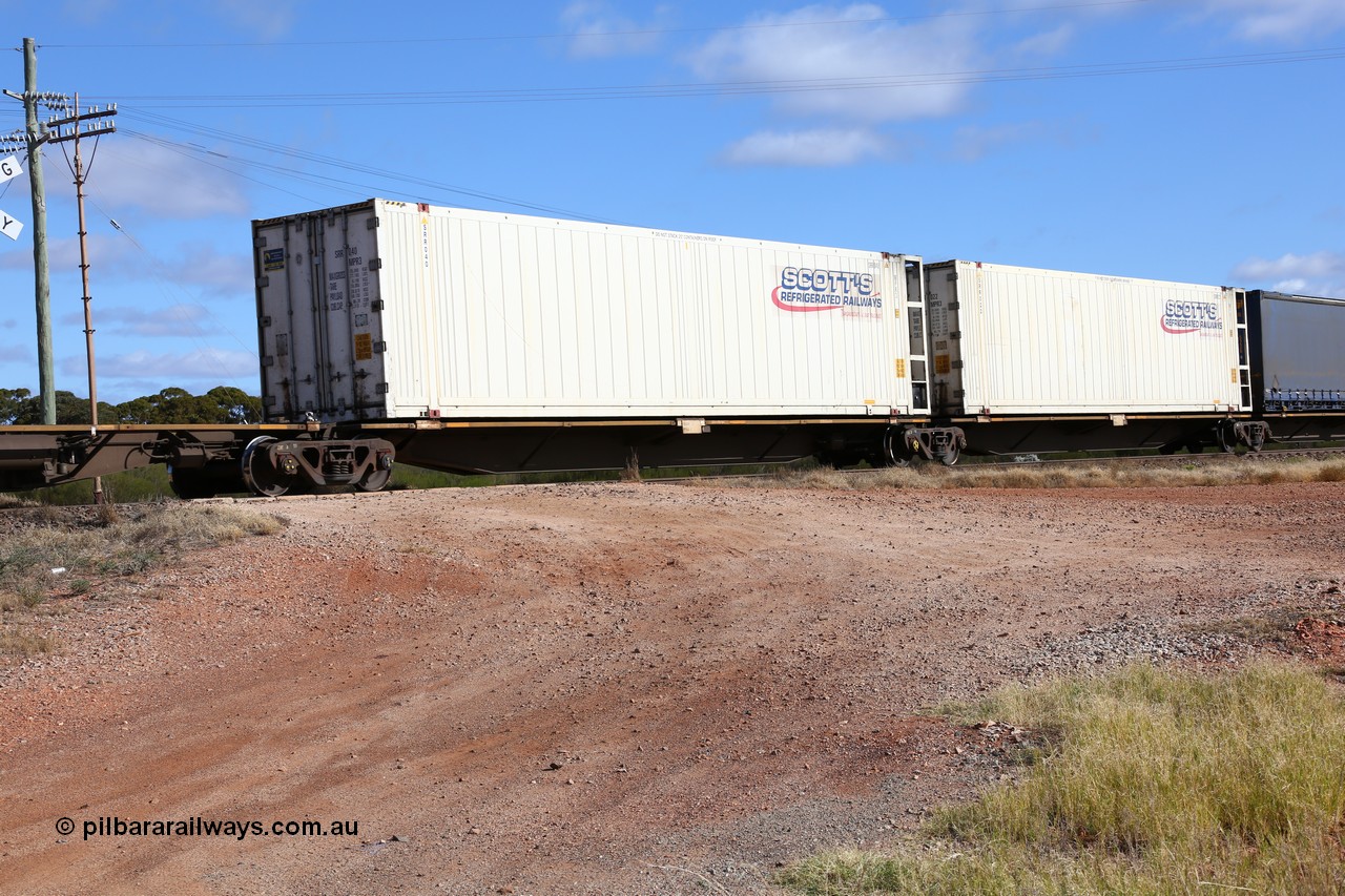 160522 2433
Parkeston, 7MP7 priority service train, RRAY 7166 platform 4 of 5-pack articulated skel waggon set, 1 of 100 built by ABB Engineering NSW 1996-2000, 48' deck with 46' 6