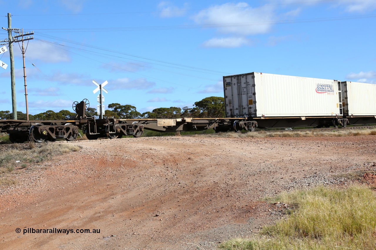 160522 2434
Parkeston, 7MP7 priority service train, RRAY 7166 platform 5 of 5-pack articulated skel waggon set, 1 of 100 built by ABB Engineering NSW 1996-2000, 40' deck, empty.
Keywords: RRAY-type;RRAY7166;ABB-Engineering-NSW;