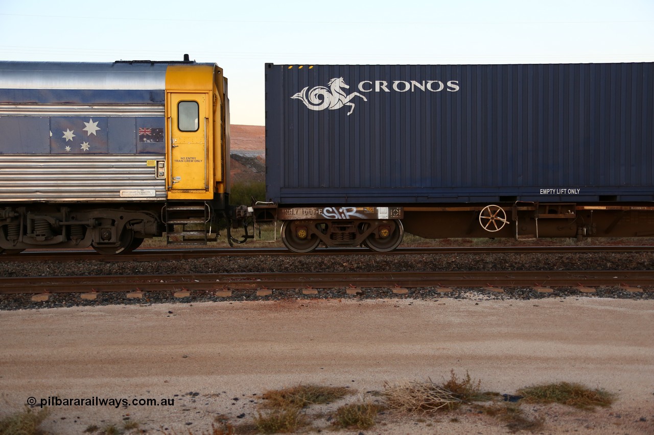160523 2714
Parkeston, view of the end of articulated 5-pack centre well waggon set RQLY 1007, one of fourteen built by AN Rail Islington Workshops 1991 as AQLY, coupled to RZEY 2, train 1PM5.
Keywords: RQLY-type;RQLY1007;AN-Islington-WS;AQLY-type;