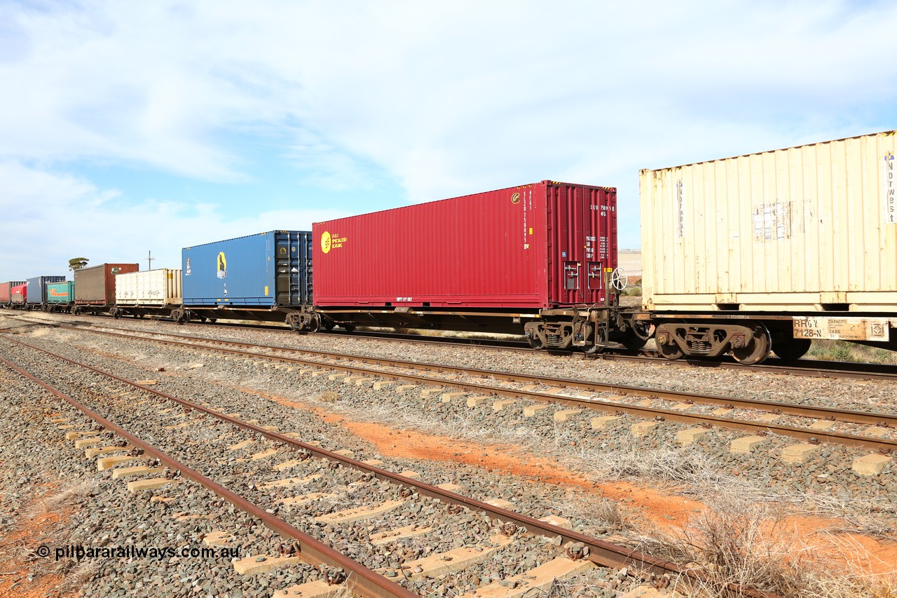 160523 2942
Parkeston, 7SP3 intermodal train, RQQY 7003 5-pack articulated skel waggon built as a 'one off' my AN Rail Islington Workshops in 1994 as REQY with electric power connections, seen here with 5 different types of container.
Keywords: RQQY-type;RQQY7003;AN-Islington-WS;REQY-type;