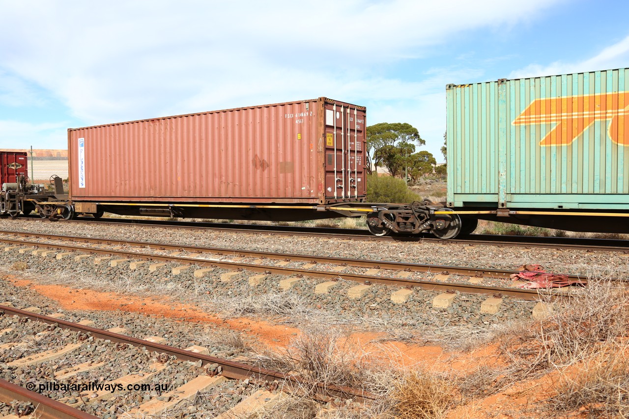 160523 2959
Parkeston, 7SP3 intermodal train, RRYY 34 platform 5 of 5-pack articulated low profile skel waggon set, one of fifty two such sets built by Bradken Rail Braemar from a Williams-Worley design, based on the TNT TRAY type for moving automotive carrying containers, 40' Florens FSCU 614669 box.
Keywords: RRYY-type;RRYY34;Williams-Worley;Bradken-NSW;