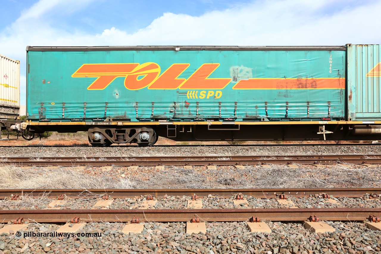 160523 3011
Parkeston, 7SP3 intermodal train, RPQW 60069 jumbo container waggon, built by the Victorian Railways Bendigo Workshops in April 1984 as the 80' VQDW type container waggon. Leased to SRANSW from 1986 as NQMW before RPQW in 1995. Side view of 2CM bogie and Toll 40' curtainsider 3NW 860.
Keywords: RPQW-type;RPQW60069;Victorian-Railways-Bendigo-WA;VQDW-type;NQMW-type;