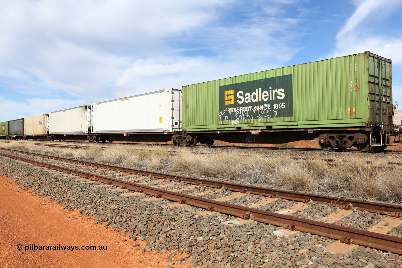 160523 3016
Parkeston, 7SP3 intermodal train, RRAY 7167 5-pack articulated skeletal waggon set, one of 100 built by ABB Engineering NSW 1996-2000, with a Sadleirs 40' box, three 46' 6