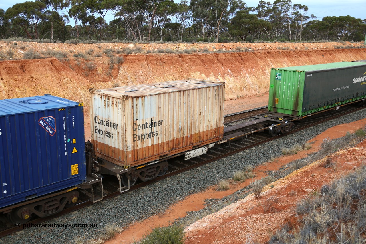 160524 3764
West Kalgoorlie, 2PM6 intermodal train, RRAY 7232 platform 1 of 5-pack articulated skel waggon set, one of 100 built by ABB Engineering NSW 1996-2000, with a 20' former TNT Container Express box B 9947 fitted with roof hatches.
Keywords: RRAY-type;RRAY7232;ABB-Engineering-NSW;
