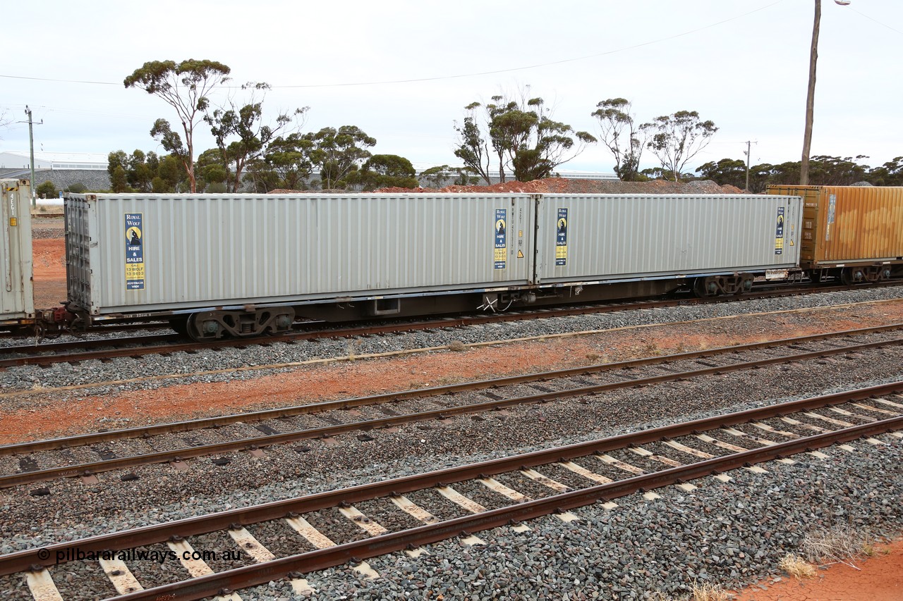 160524 4325
West Kalgoorlie, 1MP2 steel train, RQJW 22034, from the second batch of fifty built between 1975 and 1976 by Mittagong Engineering NSW as the JCW type 80' container waggon. Recoded to NQJW type. Loaded with two Royal Wolf 40' 42G1 type boxes RWTU 431317 and RWTU 431580.
Keywords: RQJW-type;RQJW22034;Mittagong-Engineering-NSW;JCW-type;NQJW-type;