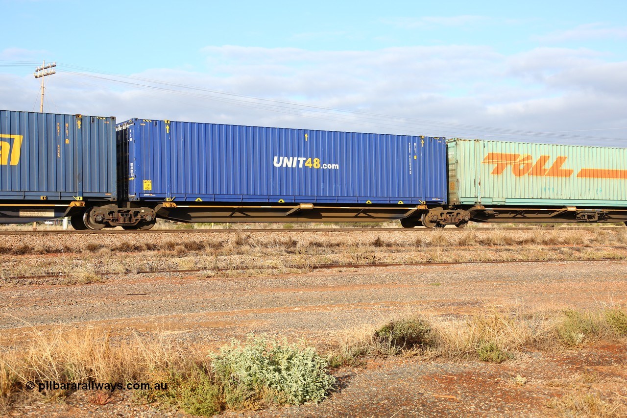 160525 4472
Parkeston, 3PM7 priority service train, RRQY 8516 platform 4 of 5-pack articulated skel waggon, one of thirty four sets built by Qiqihar Rollingstock Works China in 2012, 48' deck with a Unit48.com 48' box PVDU 480040.
Keywords: RRQY-type;RRQY8516;Qiqihar-Rollingstock-Works-China;