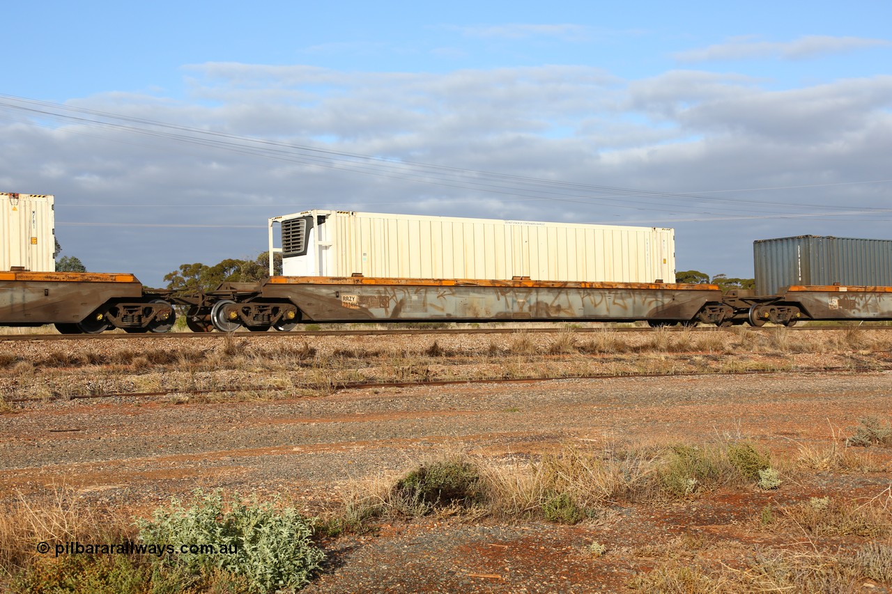 160525 4477
Parkeston, 3PM7 priority service train, RRZY 7034 platform 2 of 5-pack well waggon set, one of twenty six sets built by Goninan in 1995-96 for National Rail, Pacific National 46' 6