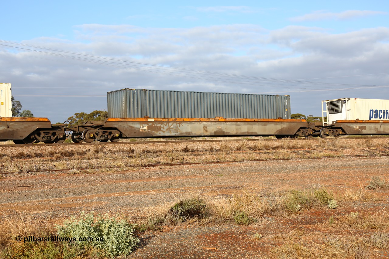 160525 4478
Parkeston, 3PM7 priority service train, RRZY 7034 platform 3 of 5-pack well waggon set, one of twenty six sets built by Goninan in 1995-96 for National Rail, plain blue SCF 48' container SCFU 407038.
Keywords: RRZY-type;RRZY7034;Goninan-NSW;