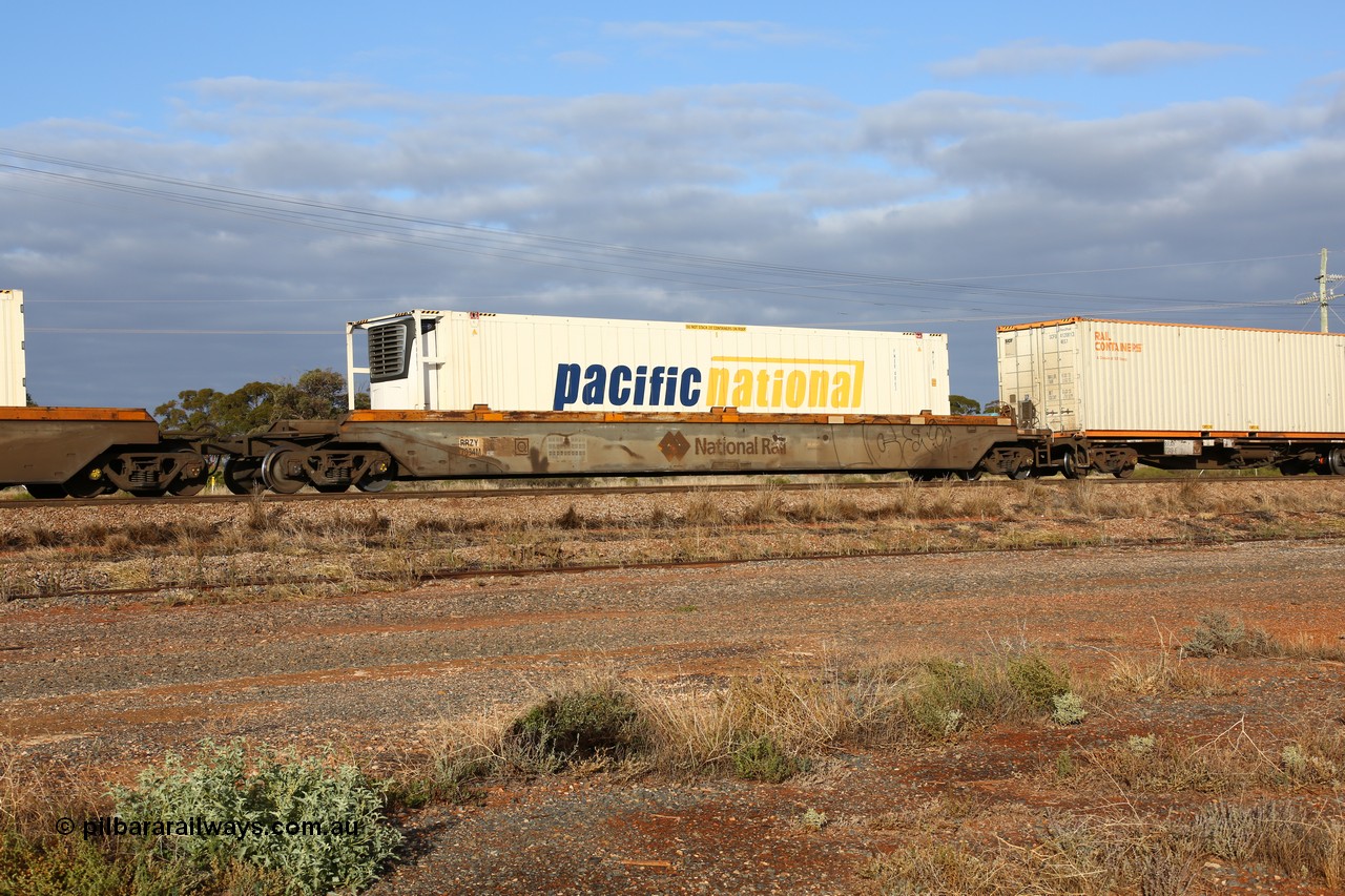 160525 4480
Parkeston, 3PM7 priority service train, RRZY 7034 platform 5 of 5-pack well waggon set, one of twenty six sets built by Goninan in 1995-96 for National Rail, Pacific National 46' 6