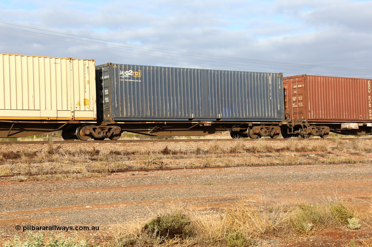 160525 4486
Parkeston, 3PM7 priority service train, RRAY 7249 platform 1 of 5-pack articulated skel waggon set, one of 100 built by ABB Engineering NSW 1996-2000, 40' deck with a blue SCF sea2rail 40' container SCFU 407197.
Keywords: RRAY-type;RRAY7249;ABB-Engineering-NSW;
