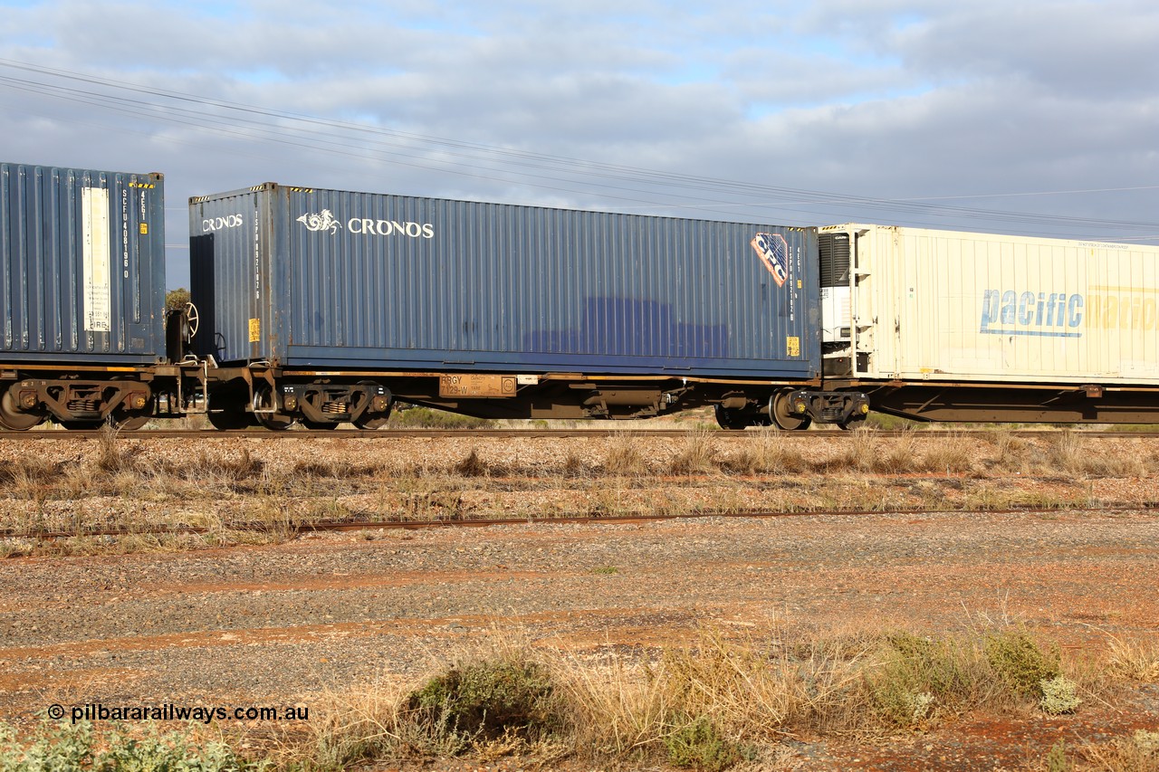 160525 4497
Parkeston, 3PM7 priority service train, RRGY 7129 platform 1 of 5-pack articulated skel waggon, one of fifty originally built by AN Rail Islington Workshops in 1996-97 as type RRBY, later rebuilt with 48' intermediate decks and coded RRGY, 40' deck with Cronos 40' box TSPD 092102.
Keywords: RRGY-type;RRGY7129;AN-Islington-WS;RRBY-type;