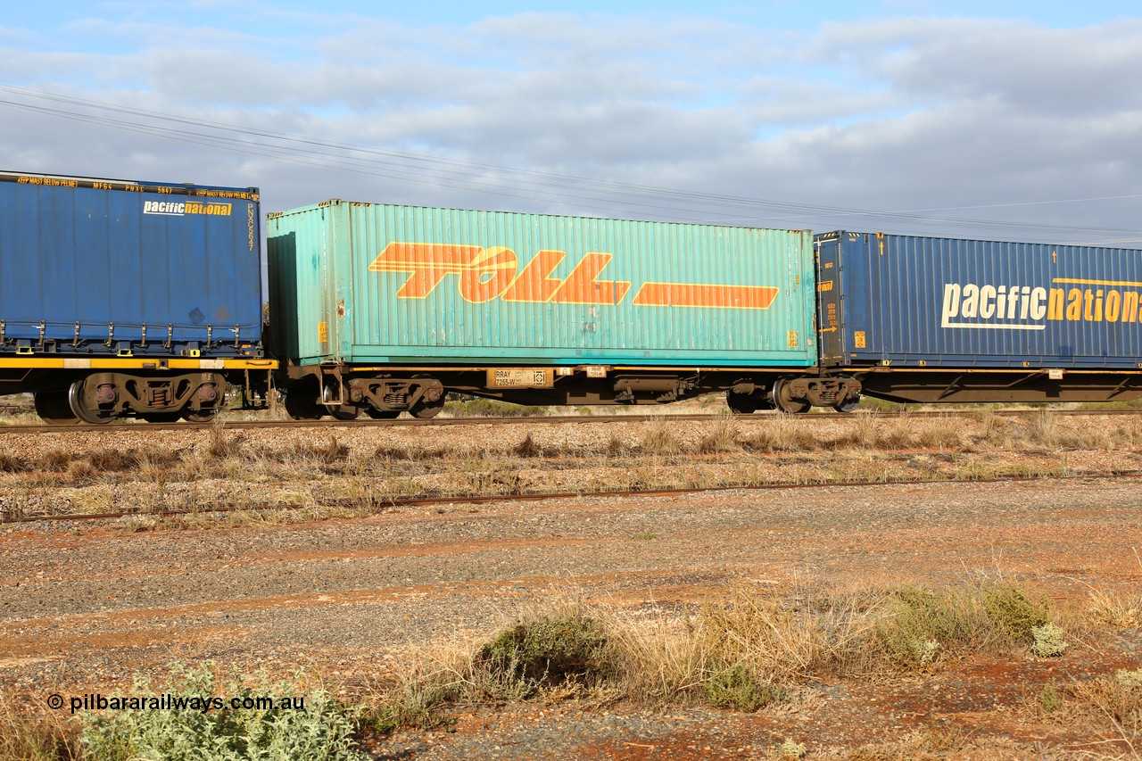 160525 4508
Parkeston, 3PM7 priority service train, RRAY 7255 platform 1 of 5-pack articulated skel waggon set, one of 100 built by ABB Engineering NSW 1996-2000, 40' deck with a Toll 40' box TOLH 910127.
Keywords: RRAY-type;RRAY7255;ABB-Engineering-NSW;