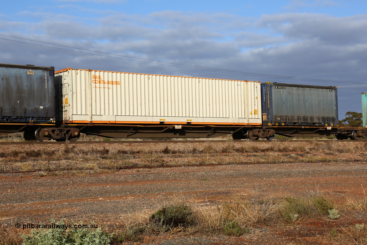 160525 4511
Parkeston, 3PM7 priority service train, RRAY 7255 platform 4 of 5-pack articulated skel waggon set, one of 100 built by ABB Engineering NSW 1996-2000, 48' deck with a Rail Containers sea2rail SCFU 412523 48' box.
Keywords: RRAY-type;RRAY7255;ABB-Engineering-NSW;