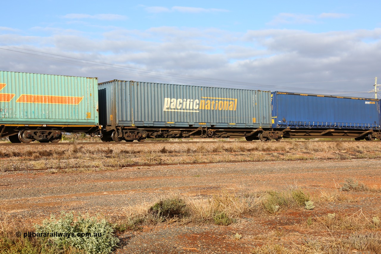 160525 4514
Parkeston, 3PM7 priority service train, RRQY 7327 platform 1 of 5-pack articulated skel waggon set built by Qiqihar Rollingstock Works China in 2005 for Pacific National, with a 46' 6