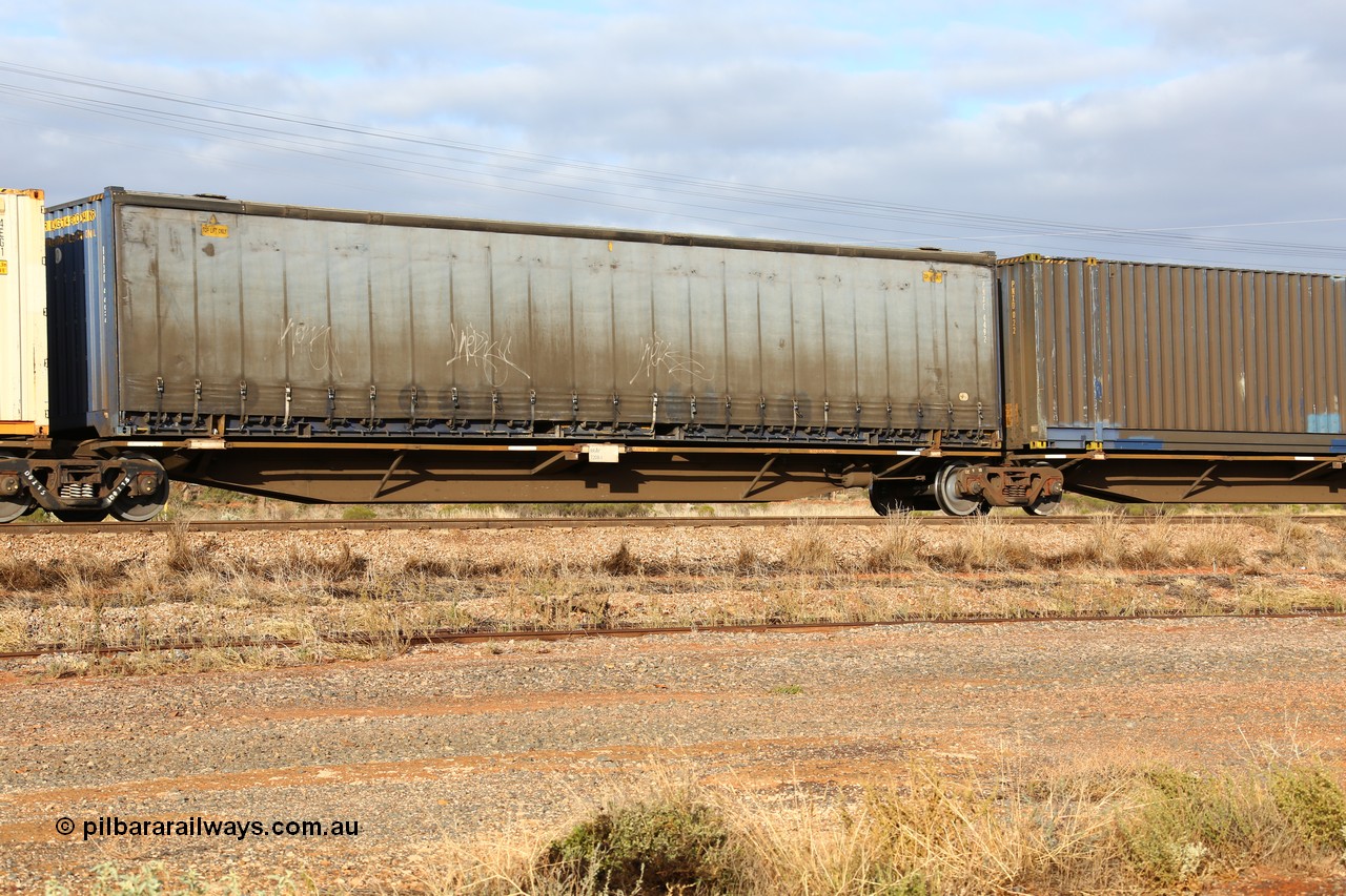 160525 4521
Parkeston, 3PM7 priority service train, RRAY 7208 platform 4 of 5-pack articulated skel waggon set, one of 100 built by ABB Engineering NSW 1996-2000, 48' deck with a Pacific National 48' curtainsider PNXC 4492.
Keywords: RRAY-type;RRAY7208;ABB-Engineering-NSW;