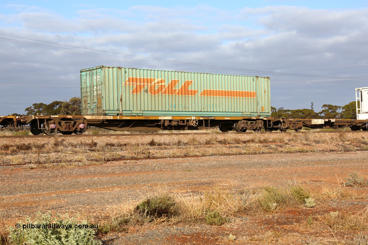 160525 4533
Parkeston, 3PM7 priority service train, RQSY 15042 container waggon, one of seventy built by Comeng NSW in 1974-75 as OCY type, to NQOY type, then NQBY, 48' Toll box TDDS 48645.
Keywords: RQSY-type;RQSY15042;Comeng-NSW;OCY-type;NQOY-type;