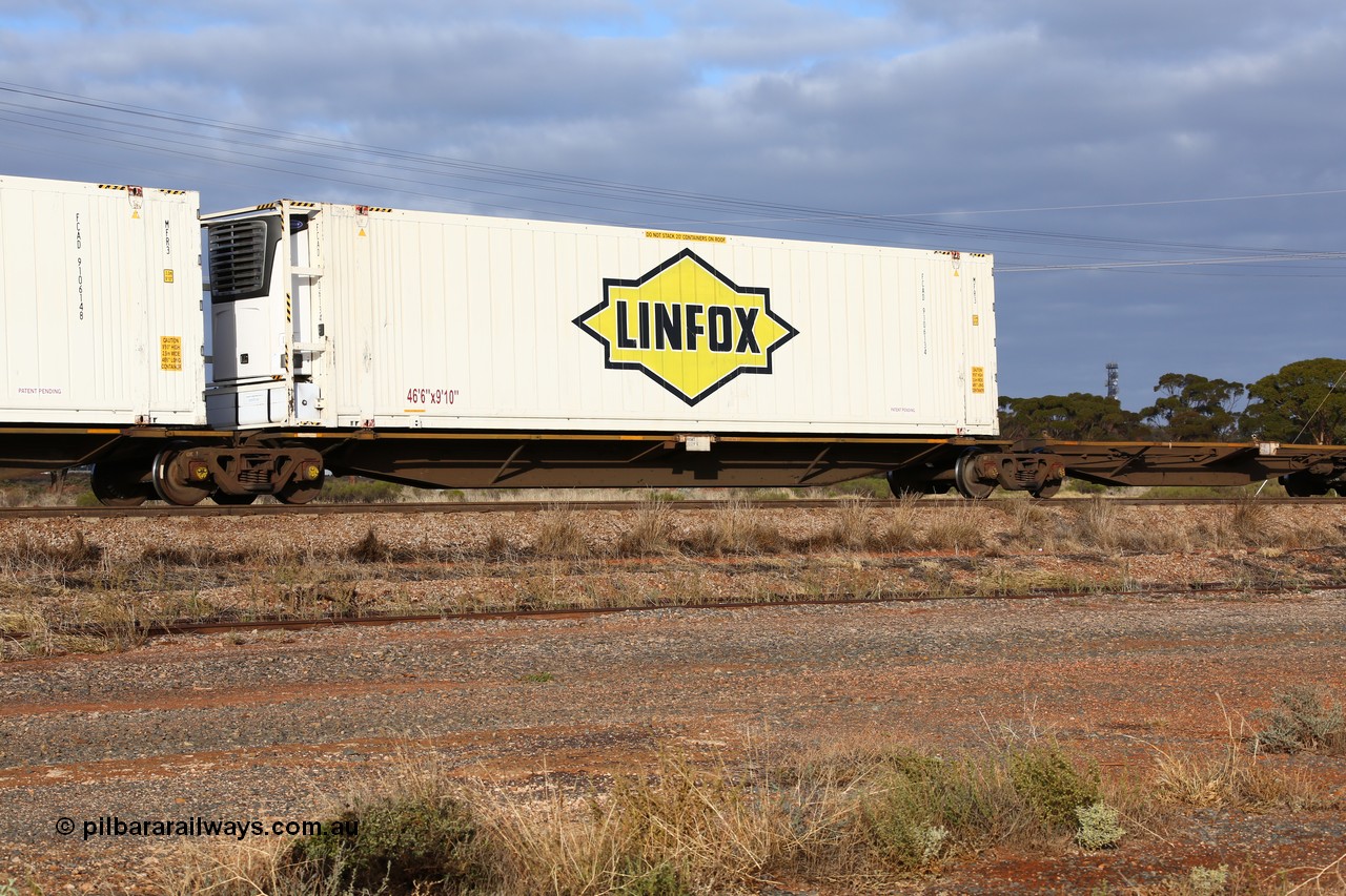 160525 4537
Parkeston, 3PM7 priority service train, RRAY 7229 platform 2 of 5-pack articulated skel waggon set, one of 100 built by ABB Engineering NSW 1996-2000, 48' deck with a Linfox 46' 6