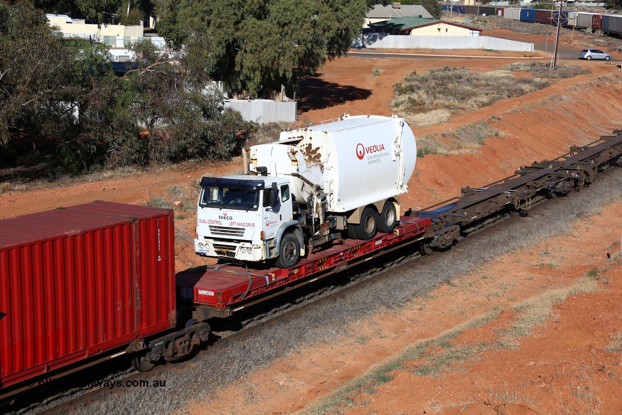 160527 5517
Kalgoorlie, 5PS6 intermodal train, platform 4 of 5-pack RRQY 8332 articulated five-unit container waggon set built by Qiqihar Rollingstock Works in China as part of a forty one unit order in 2005/06 with a Linfox flatrack FCCU 40101 loaded with a Veolia rubbish truck.
Keywords: RRQY-type;RRQY8332;Qiqihar-Rollingstock-Works-China;