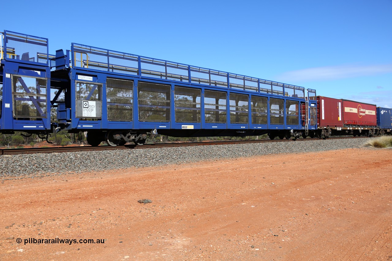 160528 8390
Binduli, intermodal train 6PM6, RMOY 01003, one of thirteen RMOY type double deck automobile waggons built in China by Qiqihar Rollingstock Works in 2014, empty.
Keywords: RMOY-type;RMOY01003;Qiqihar-Rollingstock-Works-China;