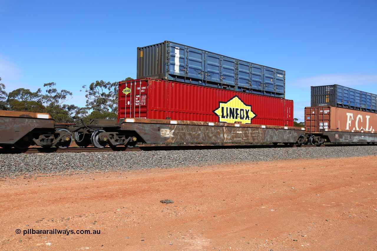160528 8421
Binduli, intermodal train 6PM6, RRZY type five unit bar coupled well container waggon set RRZY 7030 platform 4, originally built by Goninan in a batch of twenty six RQZY type for National Rail, recoded when repaired. 48' MFG1 type Linfox container FXDU 328061 double stacked with an SCF 40' half height side door container TINT 607050.
Keywords: RRZY-type;RRZY7030;Goninan-NSW;RQZY-type;