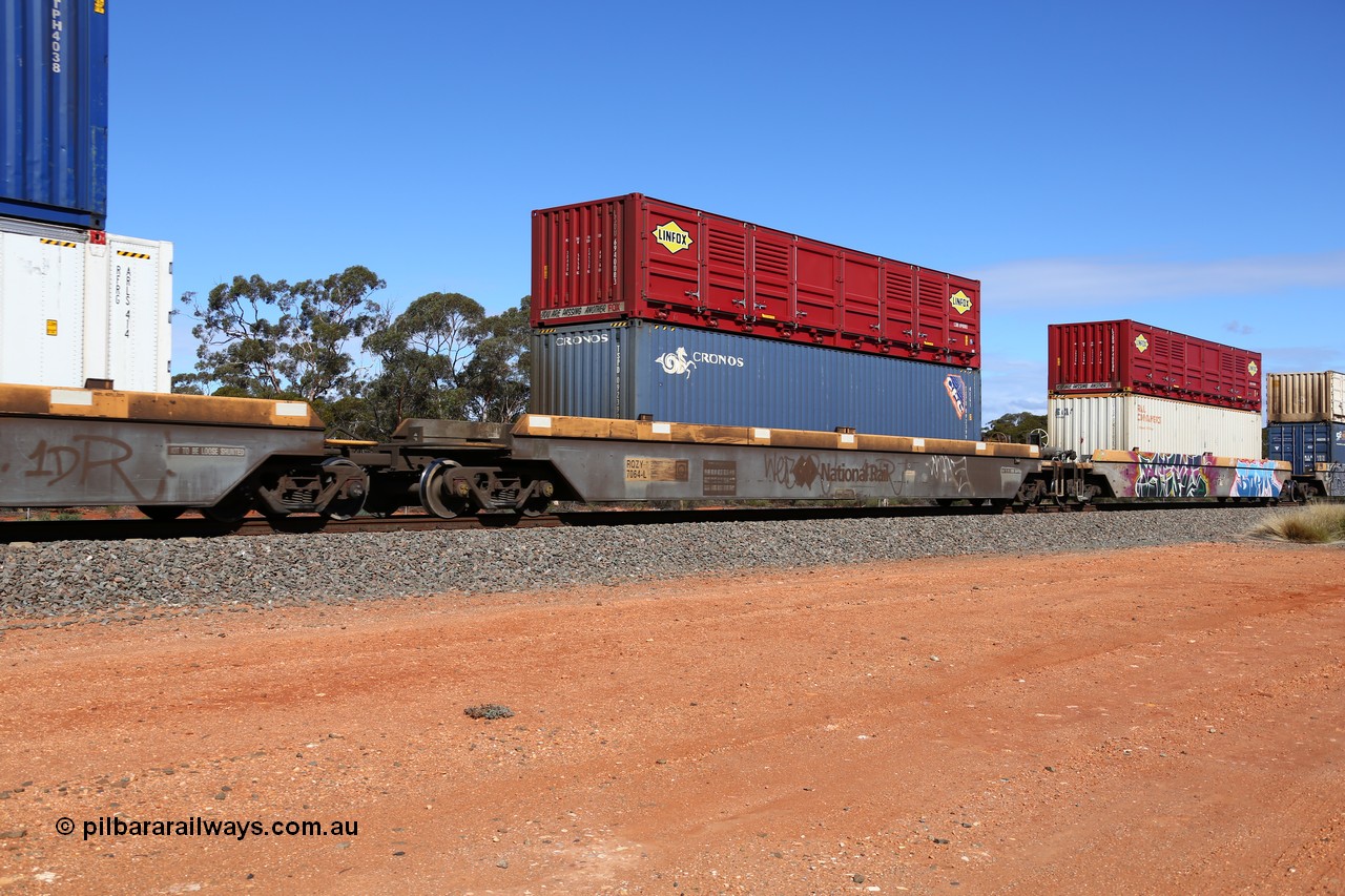 160528 8437
Binduli, intermodal train 6PM6, RQZY 7064 platform 5 of five unit bar coupled well container waggon set built in a batch of thirty two by Goninan NSW in 1995/96, loaded with a 40' Cronos 4EG1 type container TSPD 092399 double stacked with a Linfox 40' half height side door LSDU 6940083.
Keywords: RQZY-type;RQZY7064;Goninan-NSW;