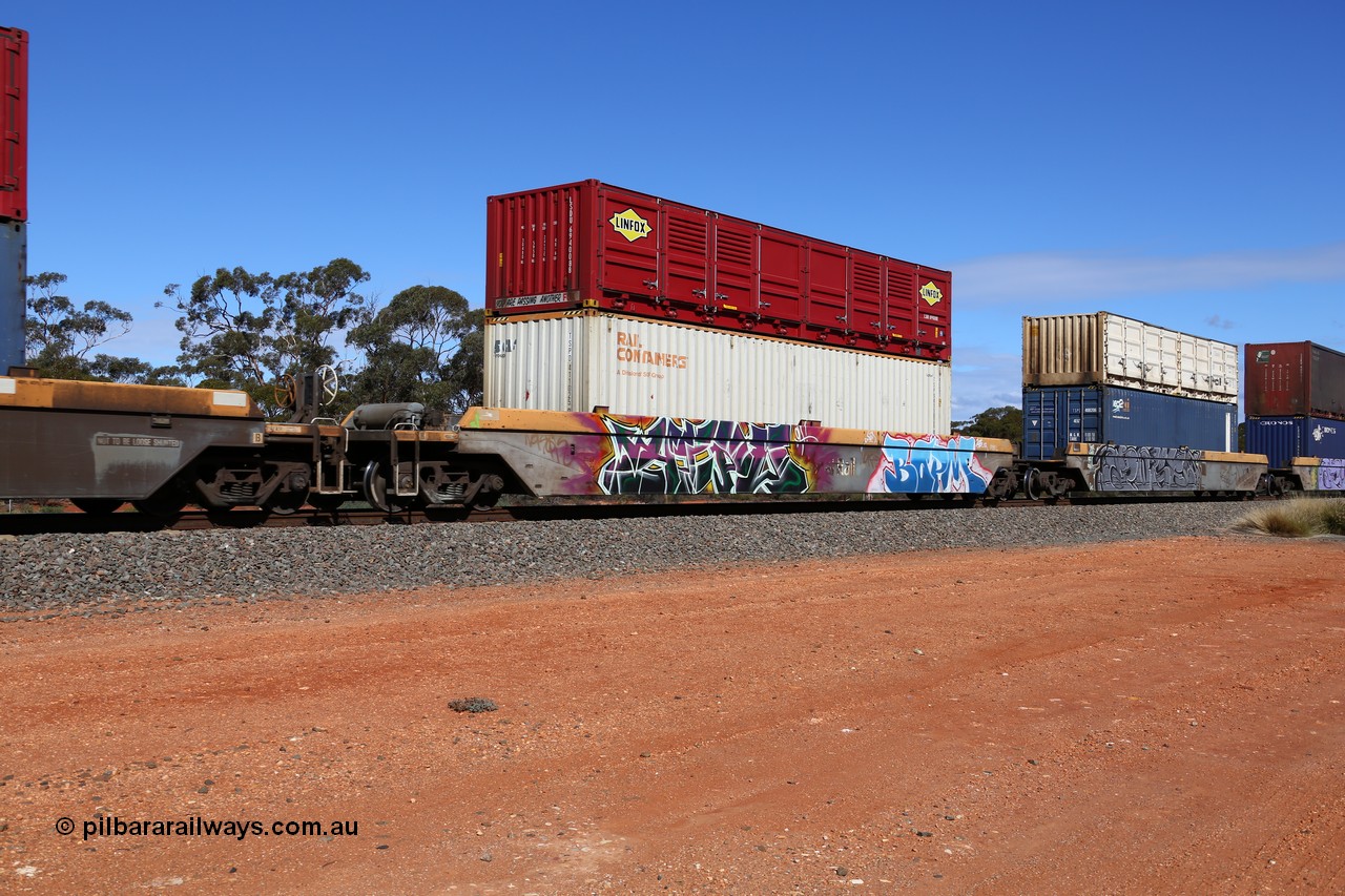160528 8438
Binduli, intermodal train 6PM6, RQZY 7040 platform 5 of five unit bar coupled well container waggon set built in a batch of thirty two by Goninan NSW in 1995/96, loaded with a Rail Containers 40' 4EG1 type container TSPD 411025 double stacked with a 40' half height side door Linfox container LSDU 6940088.
Keywords: RQZY-type;RQZY7040;Goninan-NSW;