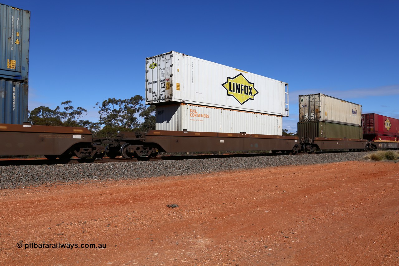 160528 8451
Binduli, intermodal train 6PM6, platform 2 of 5-pack RRRY 7012 well waggon set, one of nineteen built in China at Zhuzhou Rolling Stock Works for Goninan in 2005, double stacked with a SCF Rail Containers 40' box SCFU 412281 and Linfox 46' 6