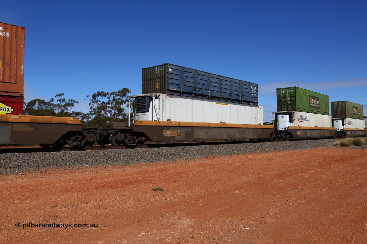 160528 8455
Binduli, intermodal train 6PM6, RRZY type five unit bar coupled well container waggon set RRZY 7039 platform 3, one of thirty two waggon sets built by Goninan in 1995-96 for National Rail as the RQZY type and recoded when repaired. Loaded with an ARLS 46' 6