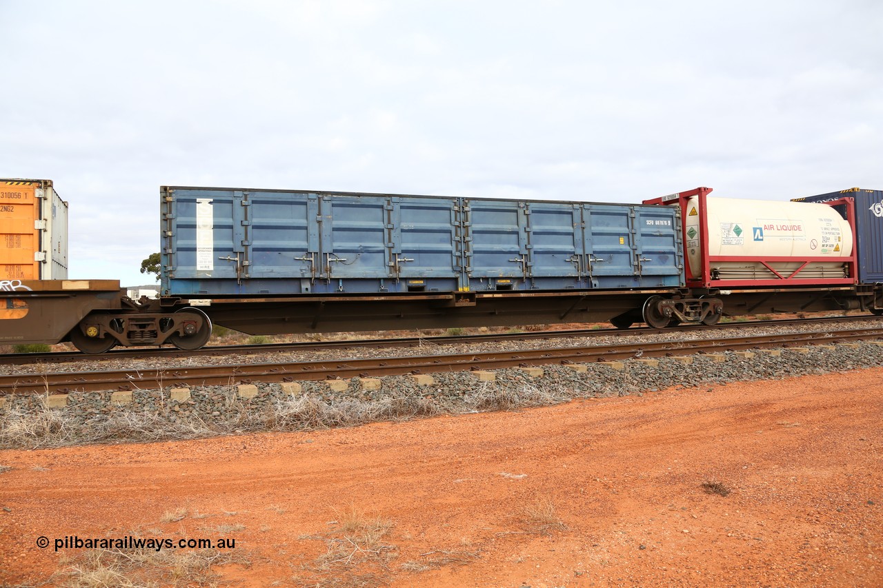 160529 8782
Parkeston, 6MP4 intermodal train, RQLY 1007 an articulated five unit container waggon with centre well, one of a batch of fourteen built by AN Rail Islington Workshops in 1991 as AQLY type, platform 2 loaded with a 40' SCF half height side door container SCFU 607076[9].
Keywords: RQLY-type;RQLY1007;AN-Islington-WS;AQLY-type;