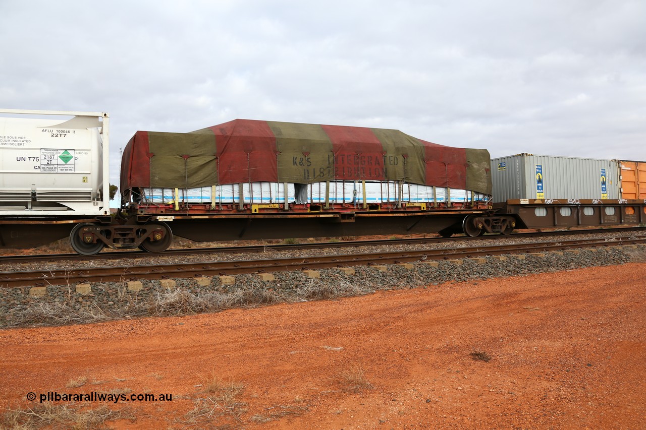 160529 8784
Parkeston, 6MP4 intermodal train, RQLY 1007 an articulated five unit container waggon with centre well, one of a batch of fourteen built by AN Rail Islington Workshops in 1991 as AQLY type, platform 4 loaded with K&S 40' flatrack KT 32 and tarped with Timber Link products.
Keywords: RQLY-type;RQLY1007;AN-Islington-WS;AQLY-type;