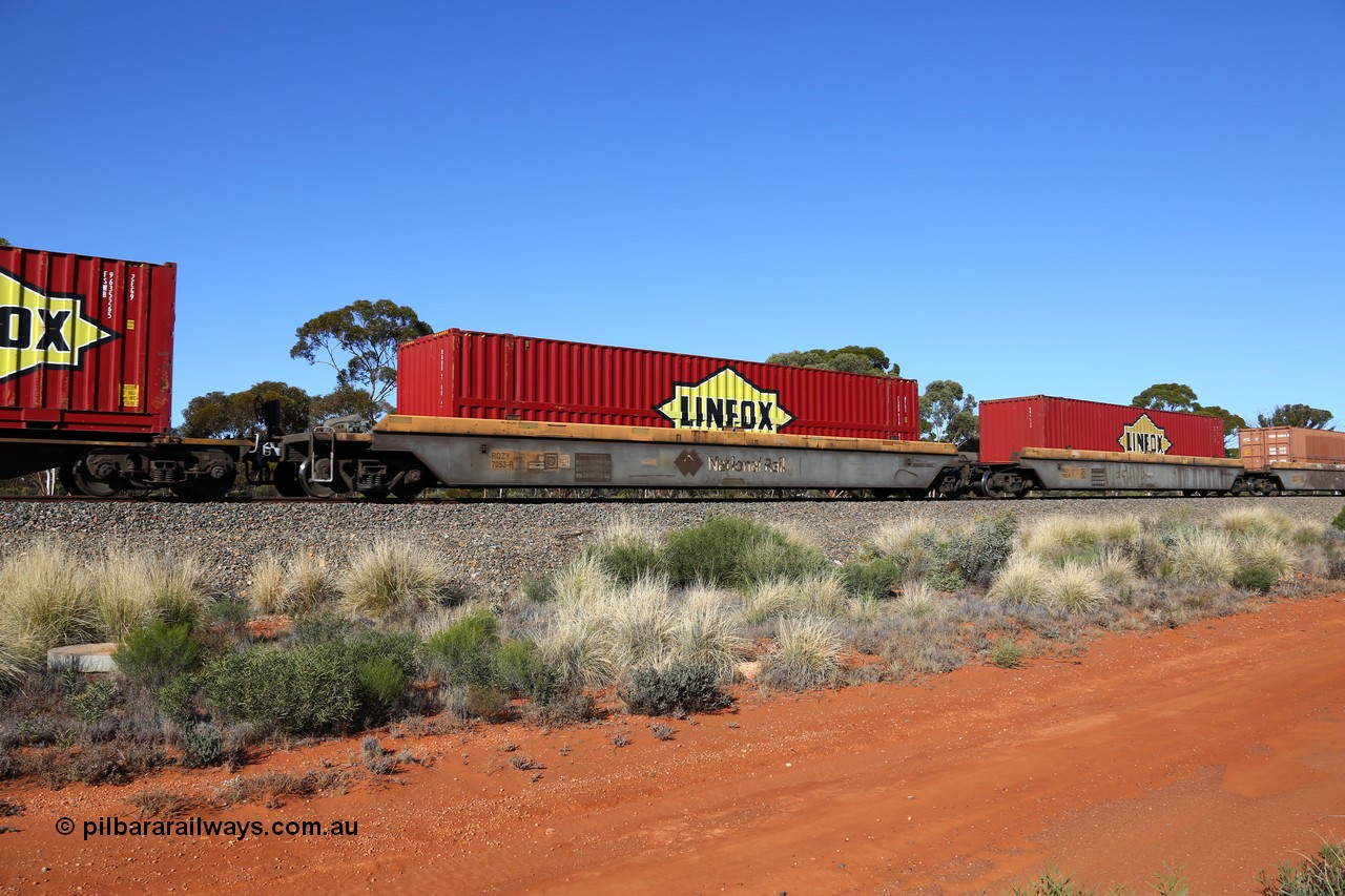 160530 9260
Binduli, 7SP3 intermodal service, RQZY 7953 platform 1 of 5-pack well waggon set built by Goninan NSW in 1995-96, Linfox 48' FGDU 91081#.
Keywords: RQZY-type;RQZY7053;Goninan-NSW;