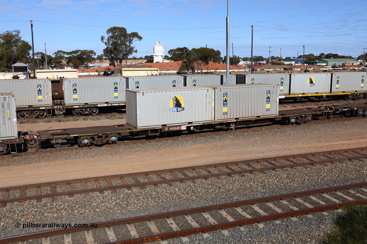 160531 9899
West Kalgoorlie, 1MP2 steel train, container waggon RQJW 21986 with two 20' Royal Wolf boxes RWMC 818010 and RWMC 815824.
Keywords: RQJW-type;RQJW21986;Mittagong-Engineering-NSW;JCW-type;NQJW-type;