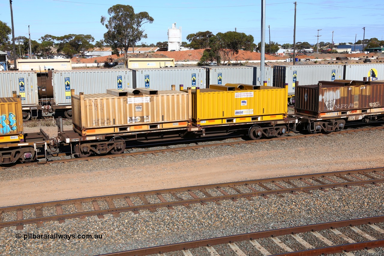 160531 9913
West Kalgoorlie, 1MP2 steel train, RKMY 80
Keywords: RKMY-type;RKMY80;