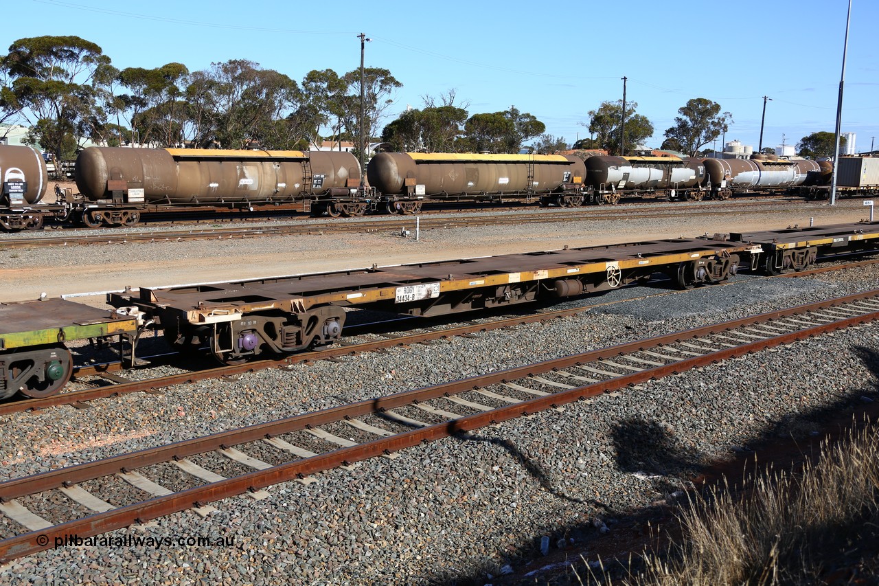 160531 9946
West Kalgoorlie, 3PM4 steel train, empty container waggon RQGY 34434.
Keywords: RQGY-type;RQGY34434;