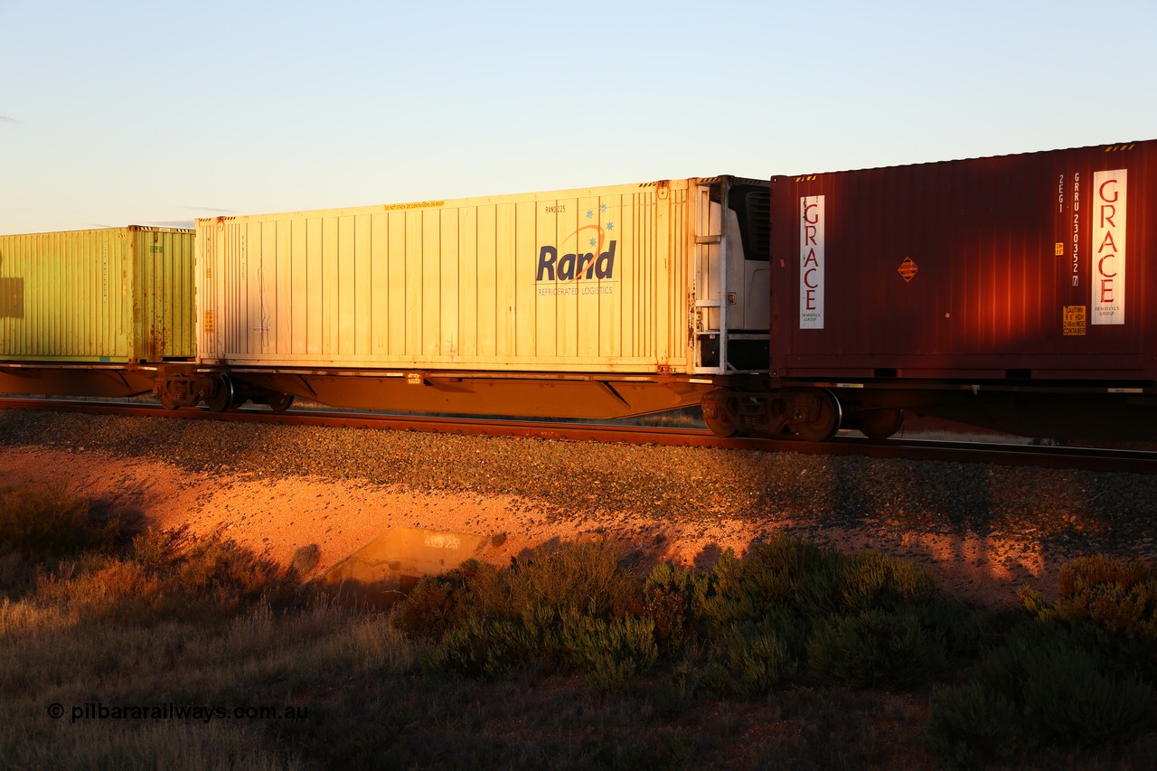 160601 10133
West Kalgoorlie, 2MP5 intermodal train, RRGY 7133 48' platform 2 of 5-pack articulated skel waggon, one of fifty built by AN Rail Islington Workshops in 1996-97 as type RRBY, later rebuilt with 48' intermediate decks and coded RRGY, with 46' 6