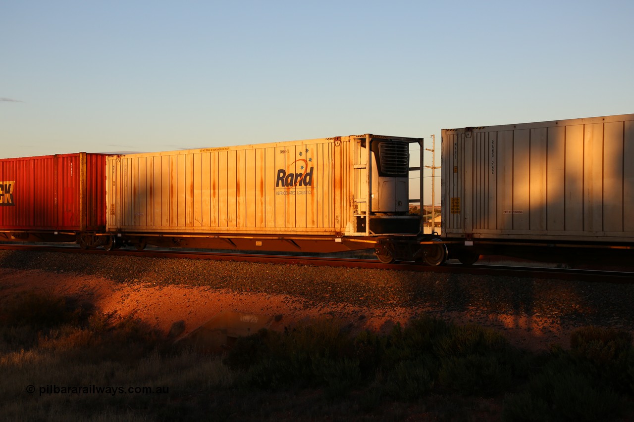 160601 10151
West Kalgoorlie, 2MP5 intermodal train, RRYY 22 platform 4 of 5-pack articulated low profile skel waggon set, one of fifty two such sets built by Bradken Rail Braemar from a Williams-Worley design, based on the TNT TRAY type for moving automotive carrying containers, 46' 6