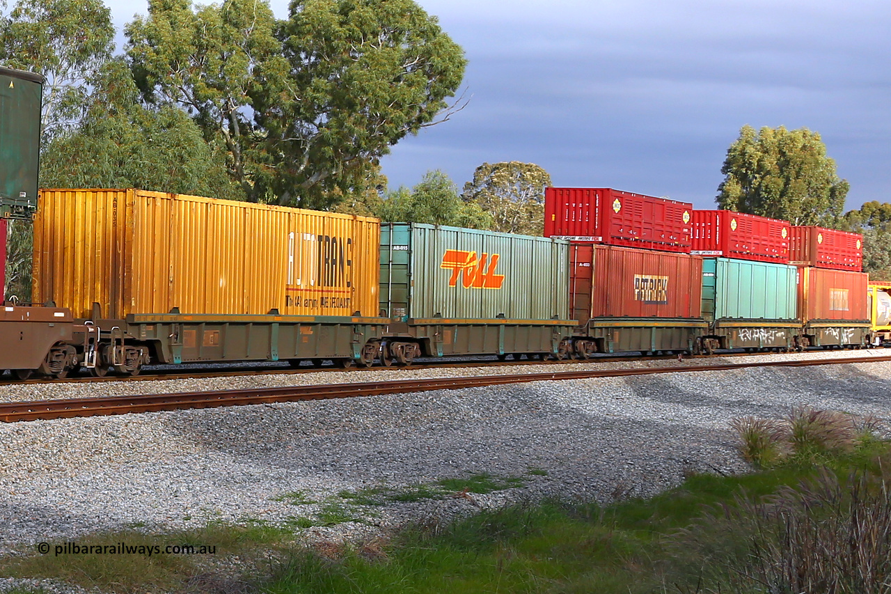 160609 0419
Woodbridge, 5PM5 intermodal train, RRXY 9 5-pack well waggon set, one of eleven built by Bradken Qld in 2002 for Toll from a Williams-Worley design loaded with 53' automobile boxes.
Keywords: RRXY-type;RRXY9;Williams-Worley;Bradken-Rail-Qld;