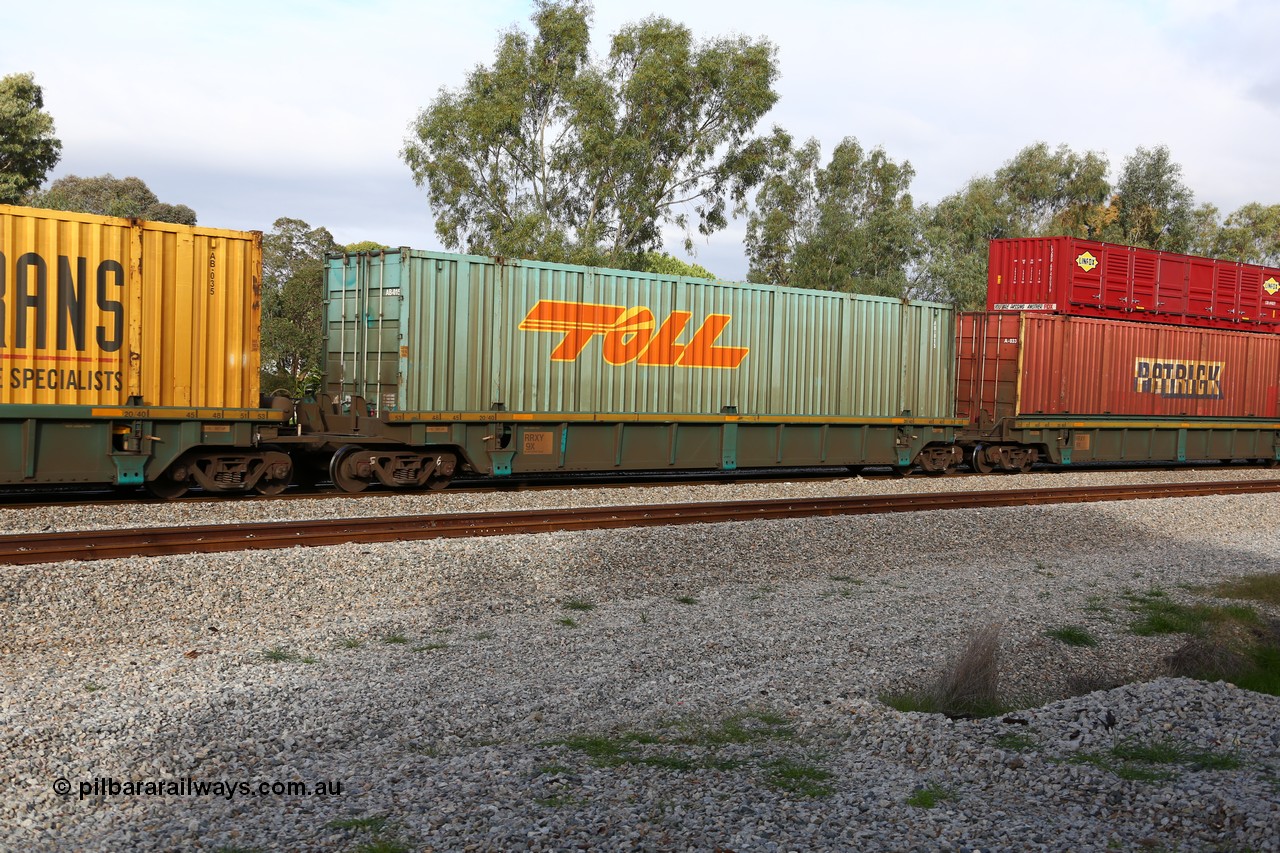 160609 0422
Woodbridge, 5PM5 intermodal train, RRXY 9 platform 4 of 5-pack well waggon set, one of eleven built by Bradken Qld in 2002 for Toll from a Williams-Worley design with a Toll 53' automobile box AB 015.
Keywords: RRXY-type;RRXY9;Williams-Worley;Bradken-Rail-Qld;
