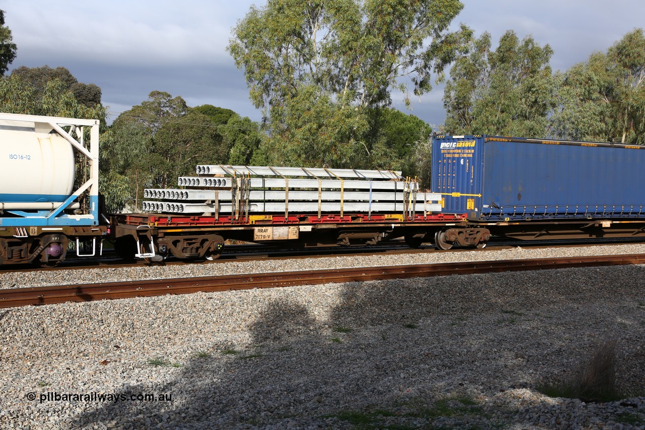 160609 0433
Woodbridge, 5PM5 intermodal train, RRAY 7179 platform 1 of 5-pack articulated skel waggon set, one of 100 built by ABB Engineering NSW 1996-2000, with a K&S 40' flatrack K 157 with concrete panels.
Keywords: RRAY-type;RRAY7179;ABB-Engineering-NSW;