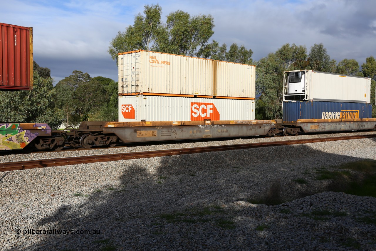 160609 0440
Woodbridge, 5PM5 intermodal train, RQZY 7065 platform 2 of 5-pack well waggon set one of thirty two waggon sets built by Goninan NSW for National Rail in 1995-96, double stacked with two 40' 4EG1 type boxes, Rail Containers TSPD 412247[8] and SCF SCFU 414054[8].
Keywords: RQZY-type;RQZY7065;Goninan-NSW;