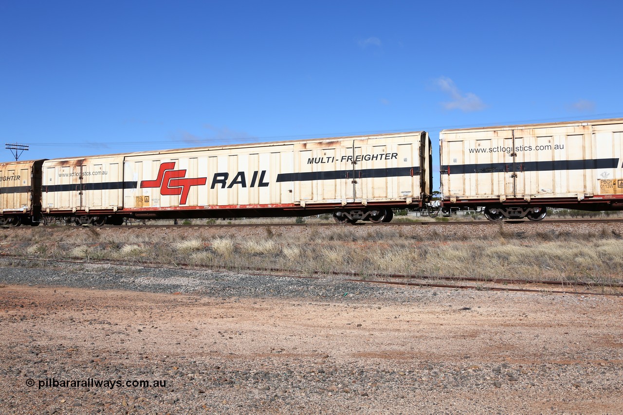 160522 2234
Parkeston, SCT train 6MP9 operating from Melbourne to Perth, PBGY type covered van PBGY 0124 Multi-Freighter, one of eighty units built by Gemco WA with Independent Brake signage.
Keywords: PBGY-type;PBGY0124;Gemco-WA;