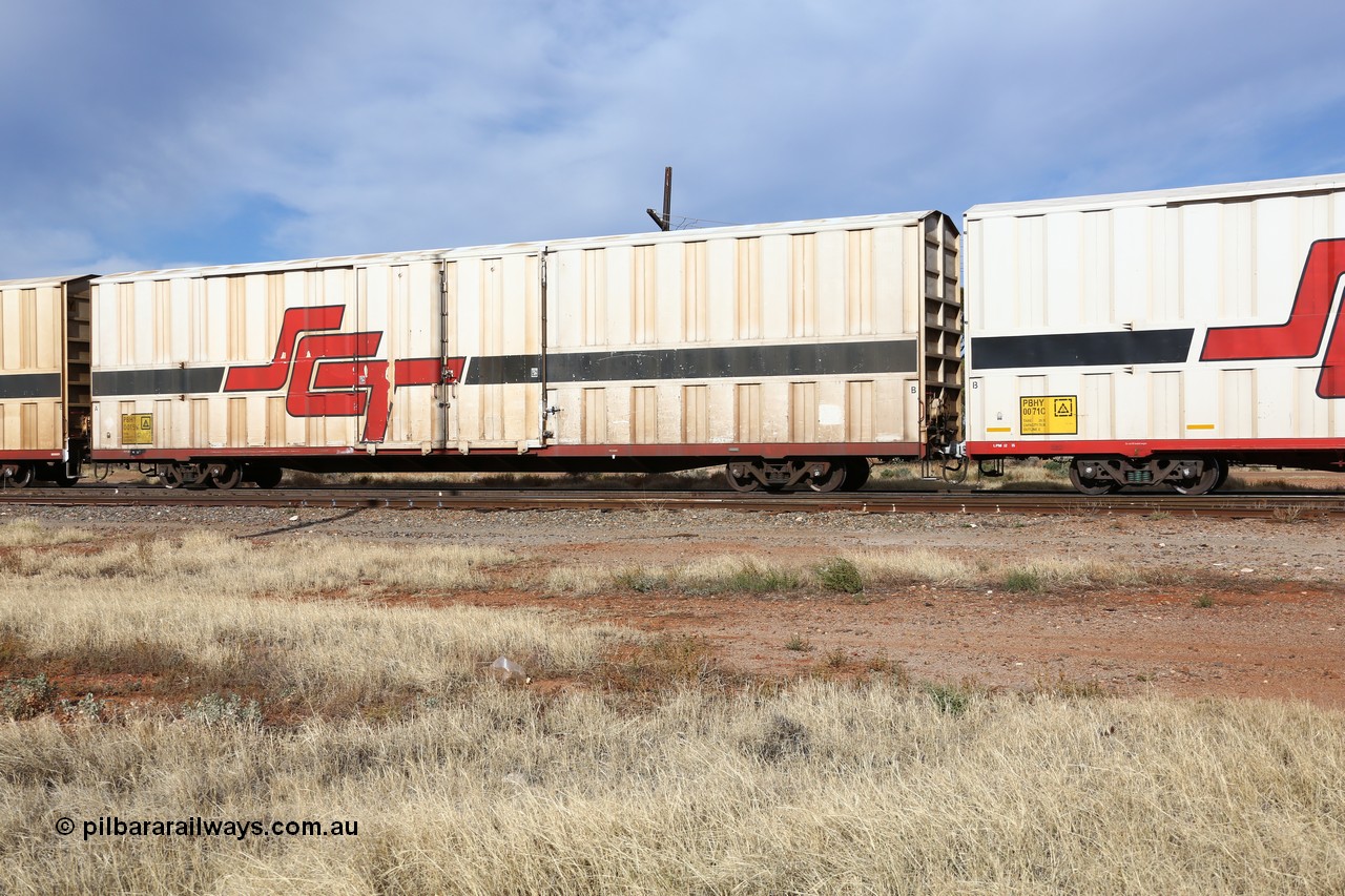 160523 2878
Parkeston, SCT train 7GP1 which operates from Parkes NSW (Goobang Junction) to Perth, PBHY type covered van PBHY 0015 Greater Freighter, one of thirty five units built by Gemco WA in 2005 without the Greater Freighter signage.
Keywords: PBHY-type;PBHY0015;Gemco-WA;