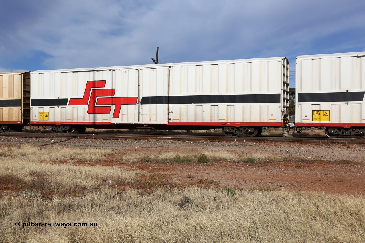 160523 2889
Parkeston, SCT train 7GP1 which operates from Parkes NSW (Goobang Junction) to Perth, PBHY type covered van PBHY 0097 Greater Freighter, built by CSR Meishan Rolling Stock Co China in 2014 without the Greater Freighter signage.
Keywords: PBHY-type;PBHY0097;CSR-Meishan-China;