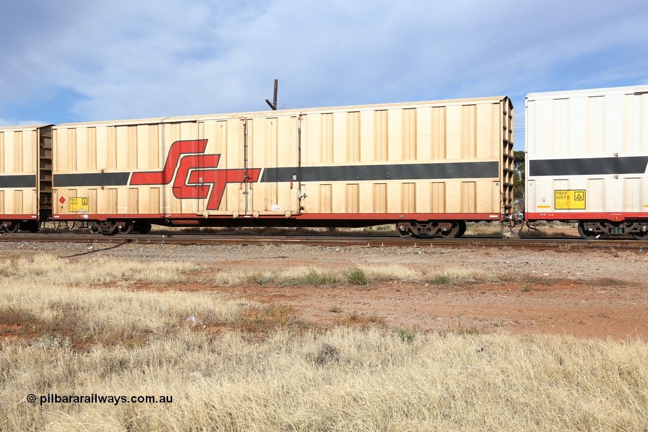 160523 2890
Parkeston, SCT train 7GP1 which operates from Parkes NSW (Goobang Junction) to Perth, PBHY type covered van PBHY 0043 Greater Freighter, one of a second batch of thirty units built by Gemco WA without the Greater Freighter signage.
Keywords: PBHY-type;PBHY0043;Gemco-WA;