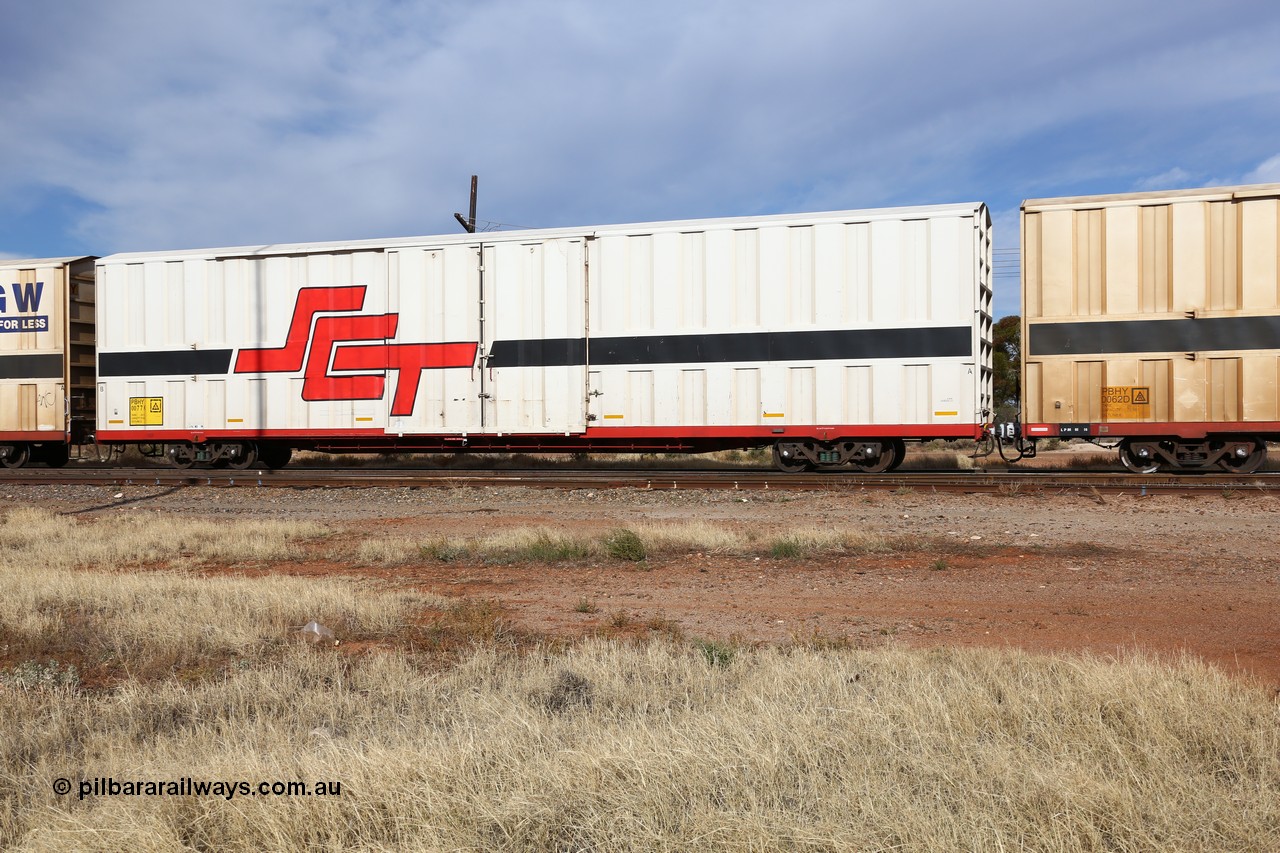 160523 2899
Parkeston, SCT train 7GP1 which operates from Parkes NSW (Goobang Junction) to Perth, PBHY type covered van PBHY 0077 Greater Freighter, built by CSR Meishan Rolling Stock Co China in 2014 without the Greater Freighter signage.
Keywords: PBHY-type;PBHY0077;CSR-Meishan-China;
