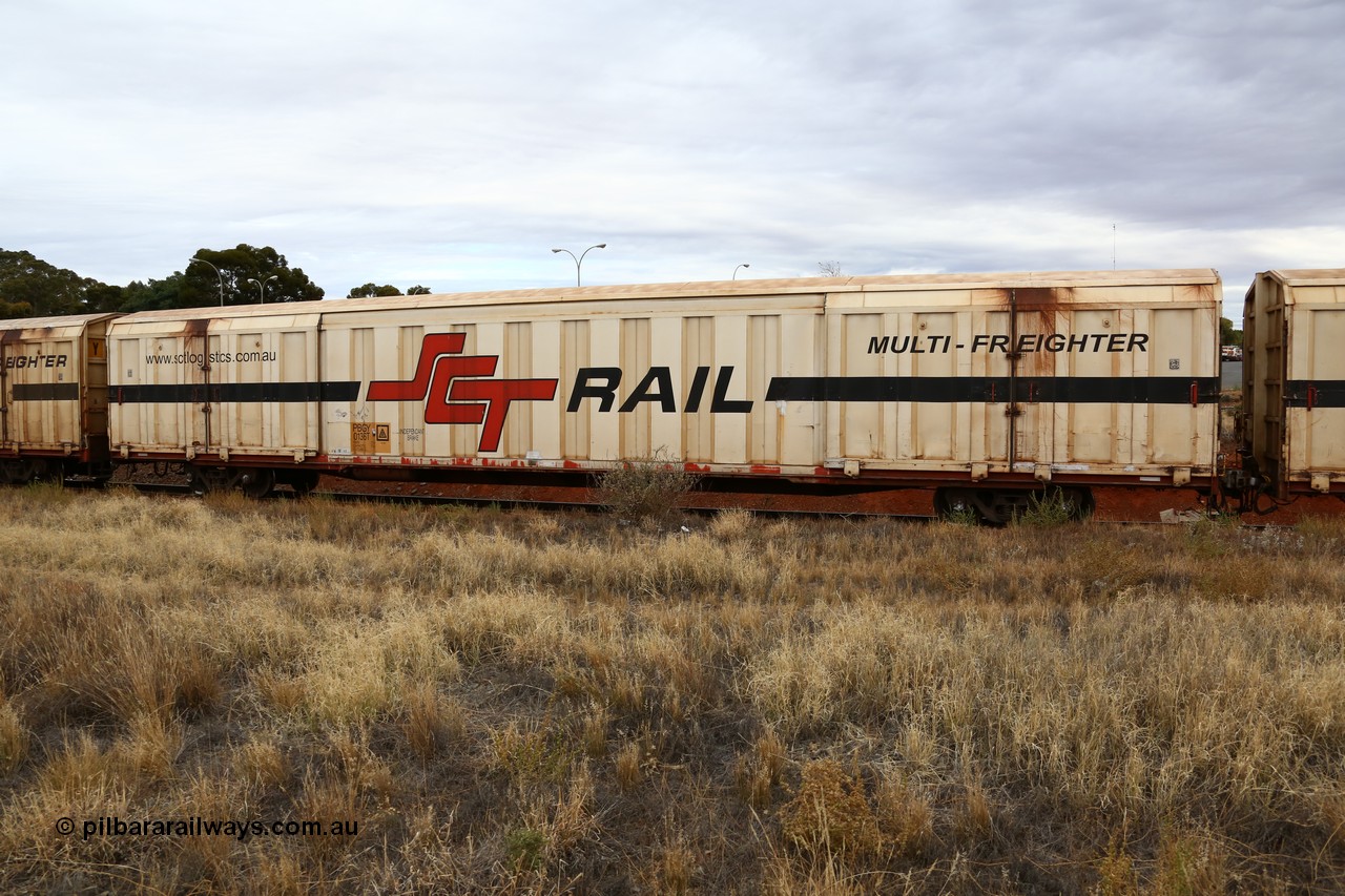 160524 3672
Kalgoorlie, SCT train 2PM9 operating from Perth to Melbourne, PBGY type covered van PBGY 0136 Multi-Freighter, one of eighty units built by Gemco WA with Independent Brake signage.
Keywords: PBGY-type;PBGY0136;Gemco-WA;