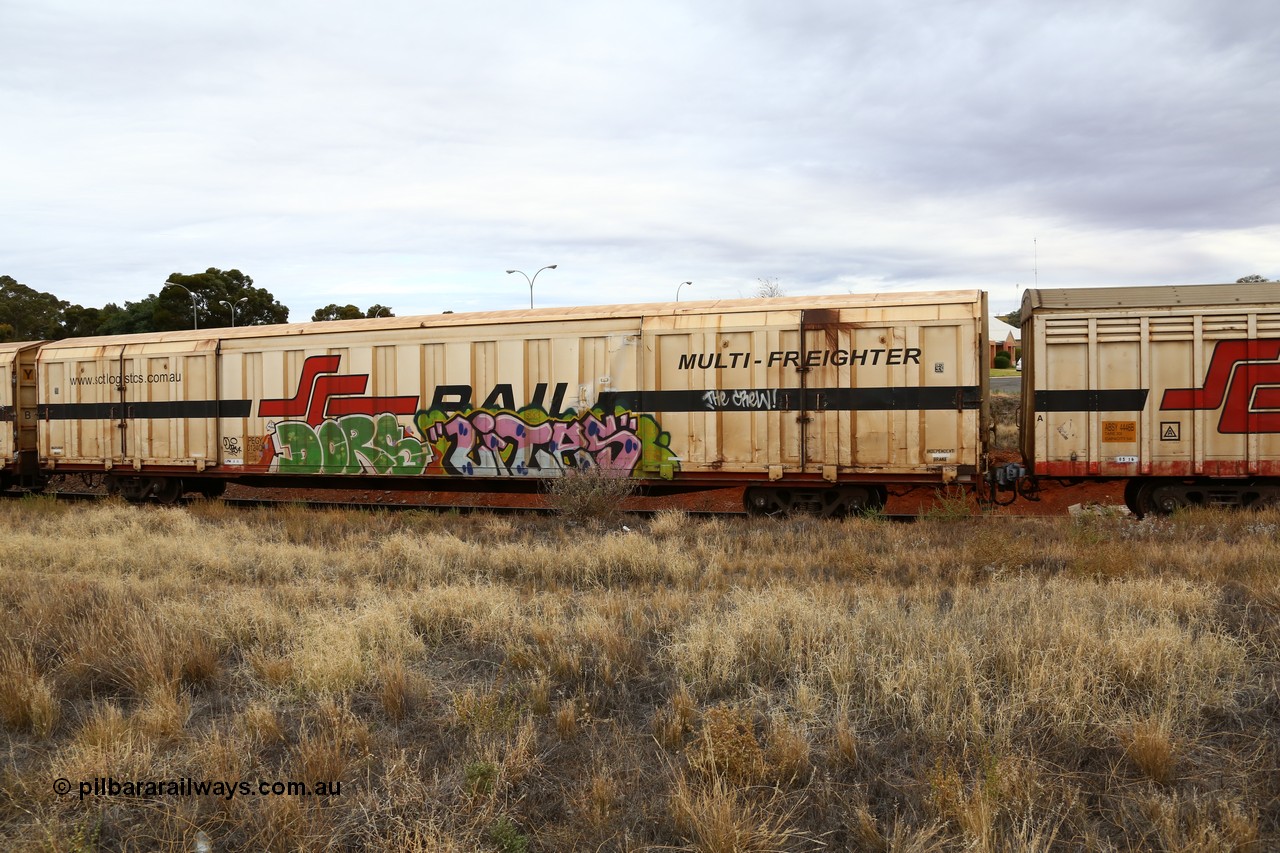 160524 3692
Kalgoorlie, SCT train 2PM9 operating from Perth to Melbourne, PBGY type covered van PBGY 0124 Multi-Freighter, one of eighty units built by Gemco WA with Independent Brake signage.
Keywords: PBGY-type;PBGY0124;Gemco-WA;